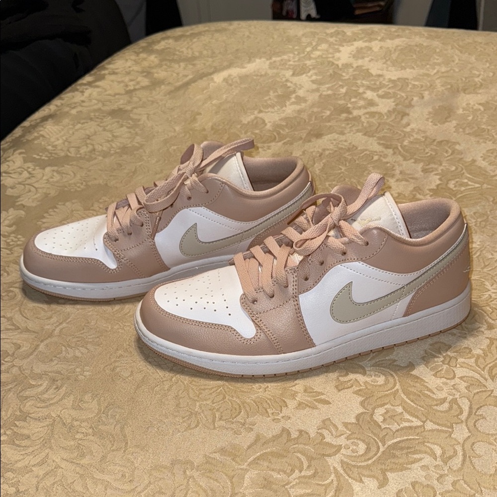 Nike AIR JORDAN 1 LOW Women's White/ Pink Oxford-Sail Sneakers Size 11